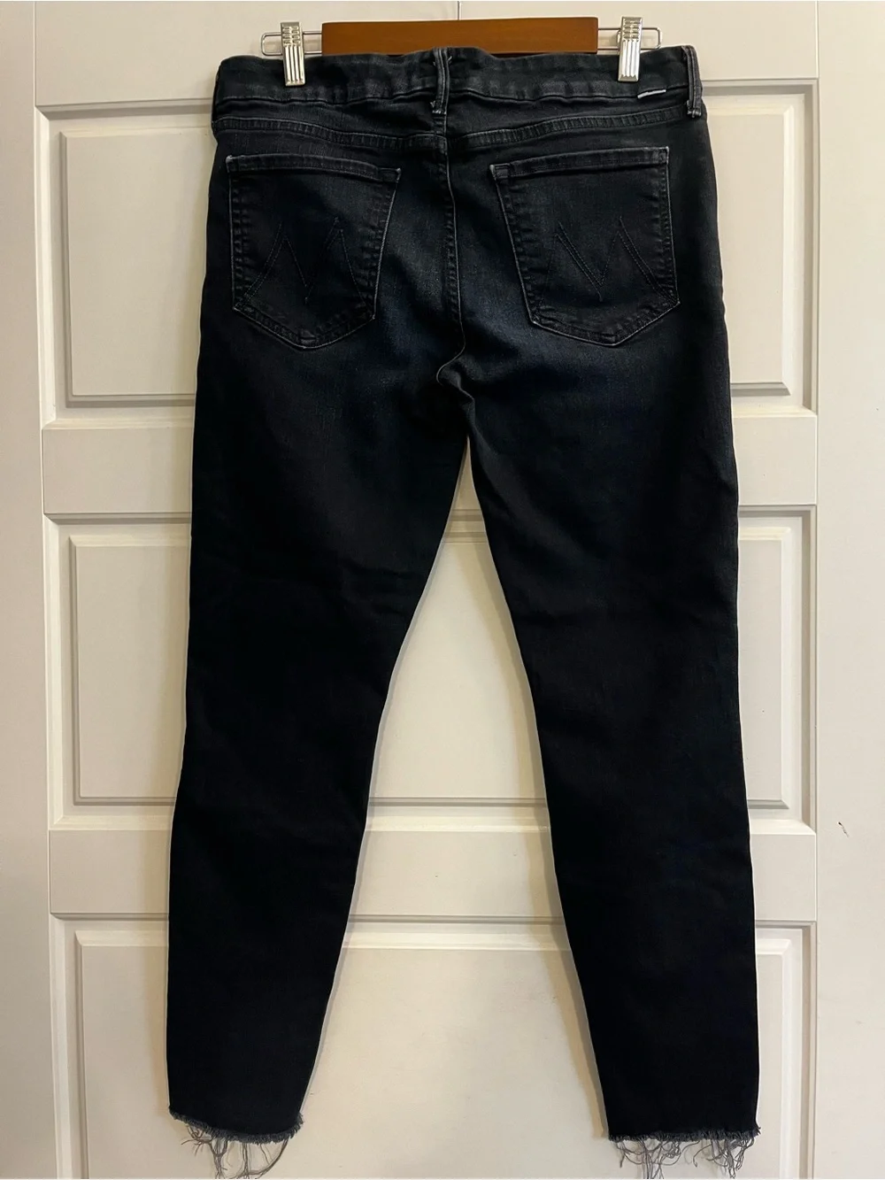 Women’s MOTHER Looker Ankle Fray Black Washed Denim Jeans - EUC Size 30